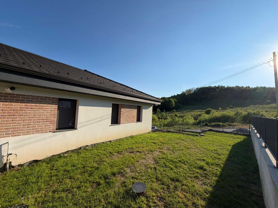Casa de vanzare in Feleacu pe un singur nivel, zona deosebita, teren 1160 mp,