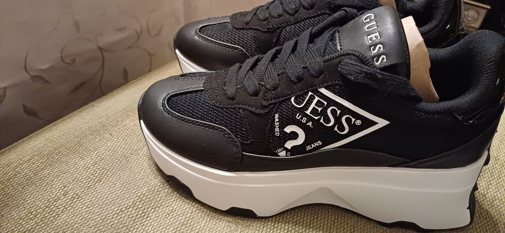 Кроссовки Guess из Америки