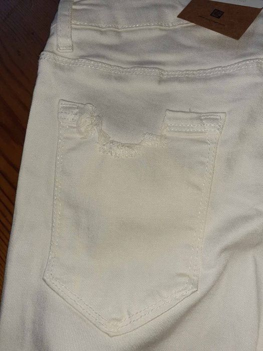 Бели маркови дънки