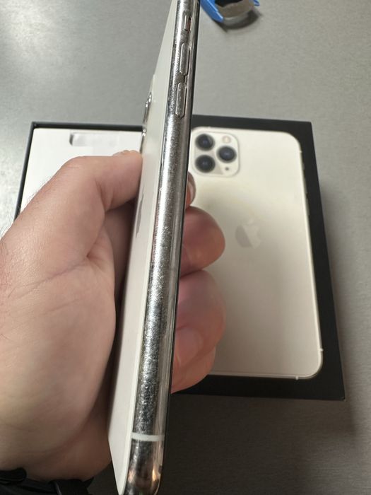 Продавам iphone 11 pro 64GB