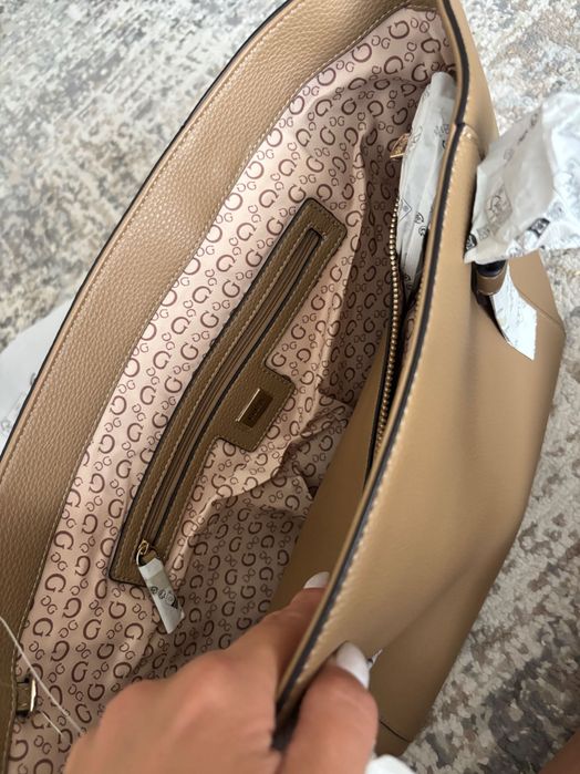 Дамска чанта Guess