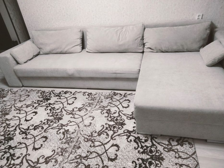 Продам угловой диван 80000