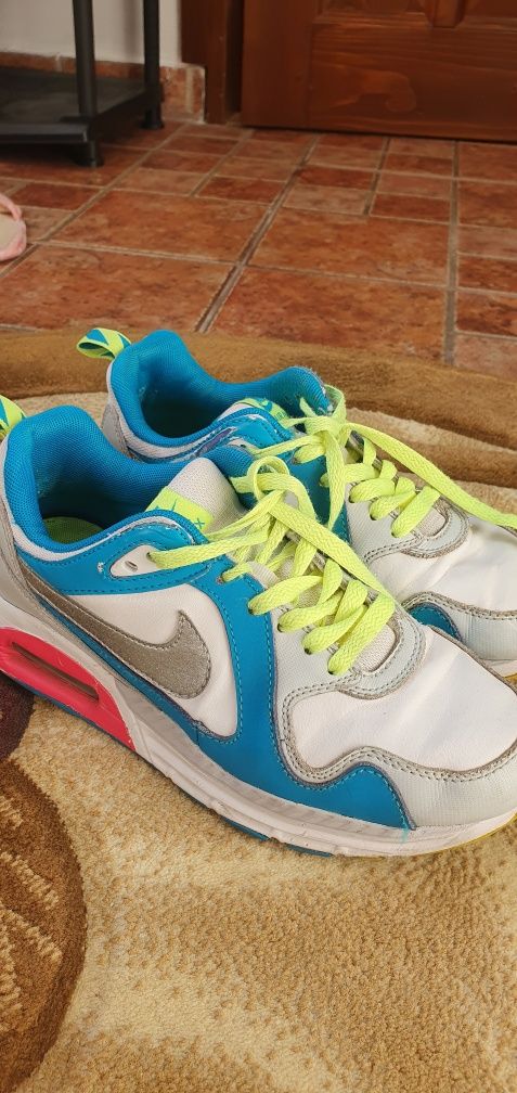 Nike air best sale max trax