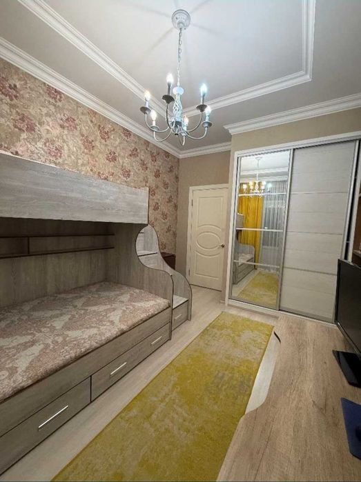 Высокопотолочная 3 этаж— 3 комнаты, 64 м², Шота Руставели`