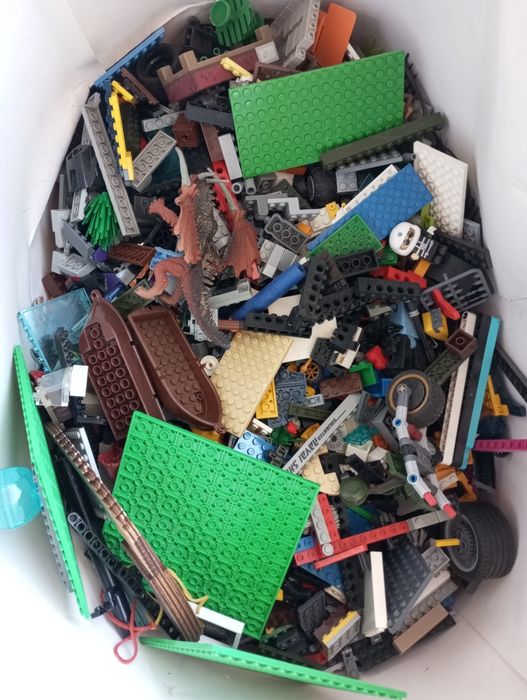 Продам наборы Лего россыпью.
