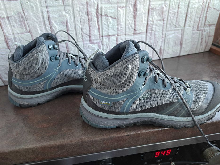 мъжки зимни обувки,боти,туристически,ном40,KEEN