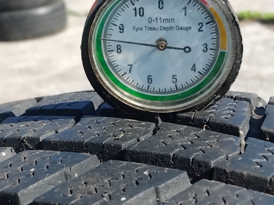 Гуми 205 65 16 C Ц Roadstone от Мишелин. Налични са 2 броя - нов внос.