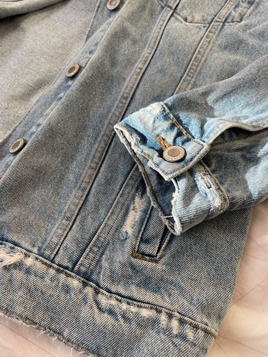 Леко оувързайс дънково яке от BERSHKA