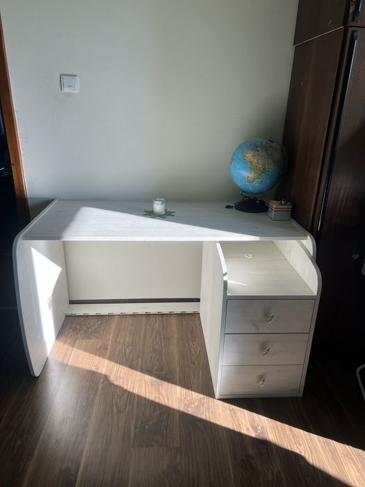 Бебешка кошара, трансформираща се на бюро и легло