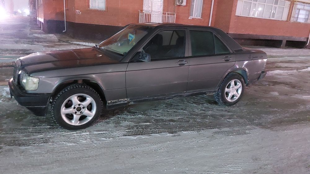 Мерседес 190 Е 700