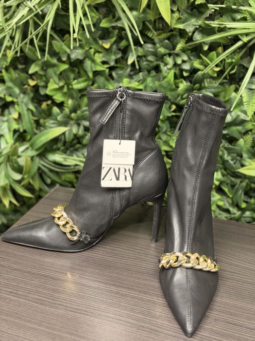 Нови дамски боти ZARA на висок ток със златиста верига, номер 40