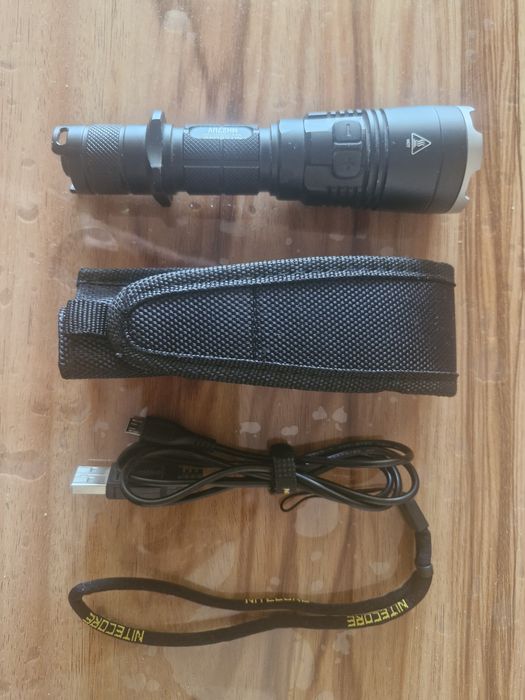 Продам фонарь NITECORE MH27UV