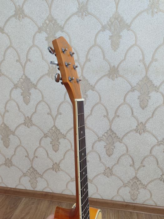 Продается гитара (электроакустическая)