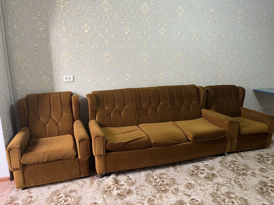 Продам диван с креслами