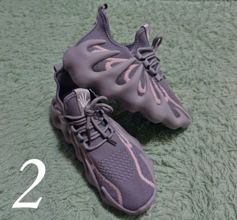 Спортивные кроссовки)))