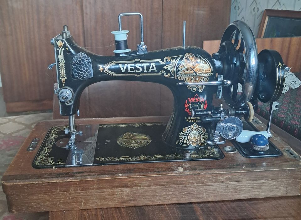 Старинна шевна машина