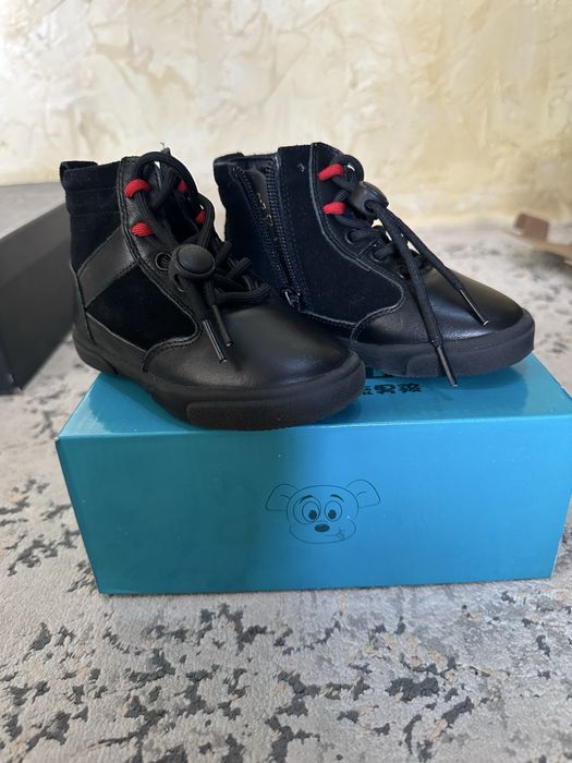 Продам детскую обувь