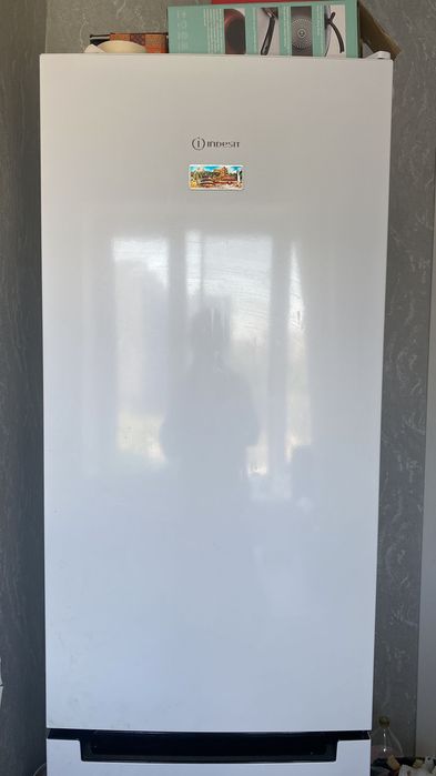 Холодильник Indesit
