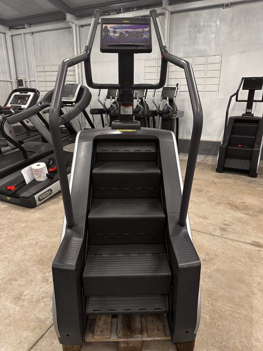 Technogym Excite  stepmill 1000 TV trend display