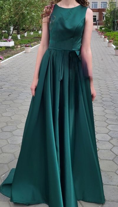 Продам платье в пол со шлейфом