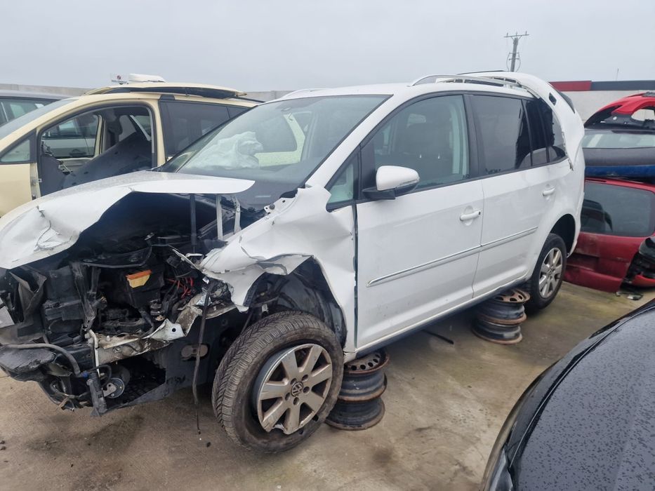 Dezmembram Volkswagen Touran 2012 1.6tdi Euro 5 CAY Manual