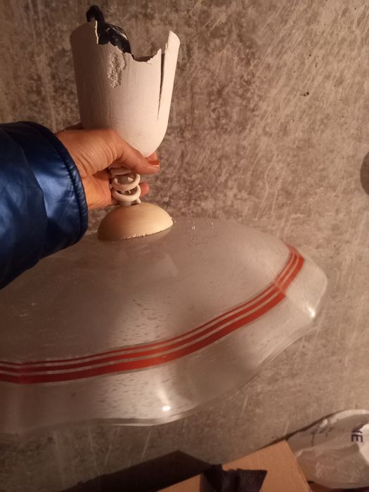 Продам люстры разные