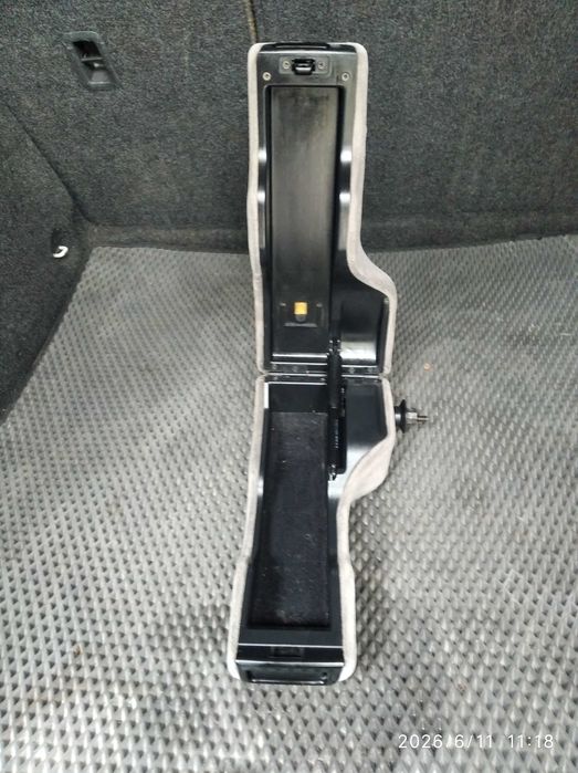 подлокотник AUDI 100 C4 A6
