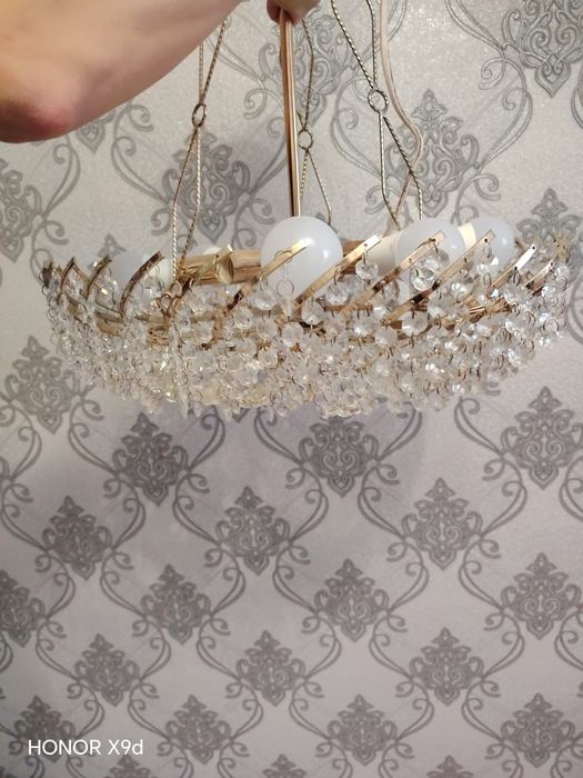 Продам люстру торг будет