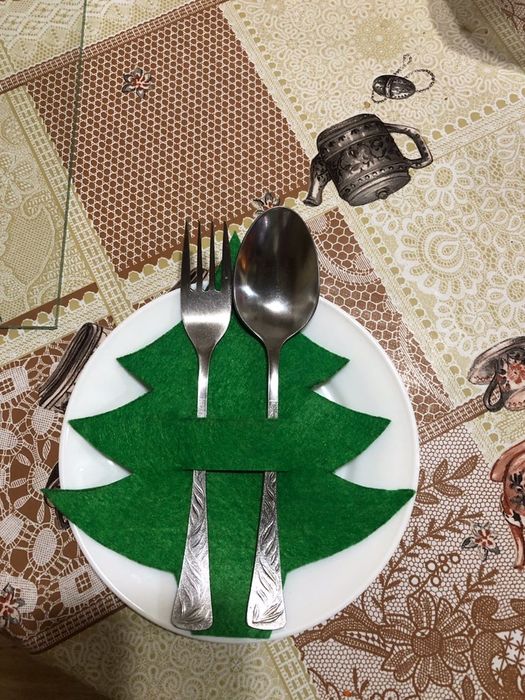 Новогоднее дикораци  для столовых приборов