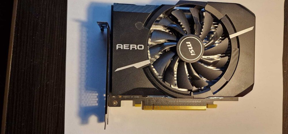 Adaptor PCI-e 4 M.2 NVME slot 3.0 MSI M.2 Xpander AERO cu ventilator si alimentare 6pini