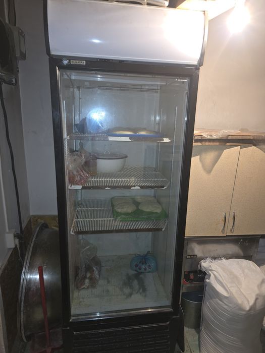 Продам витринный холодильники