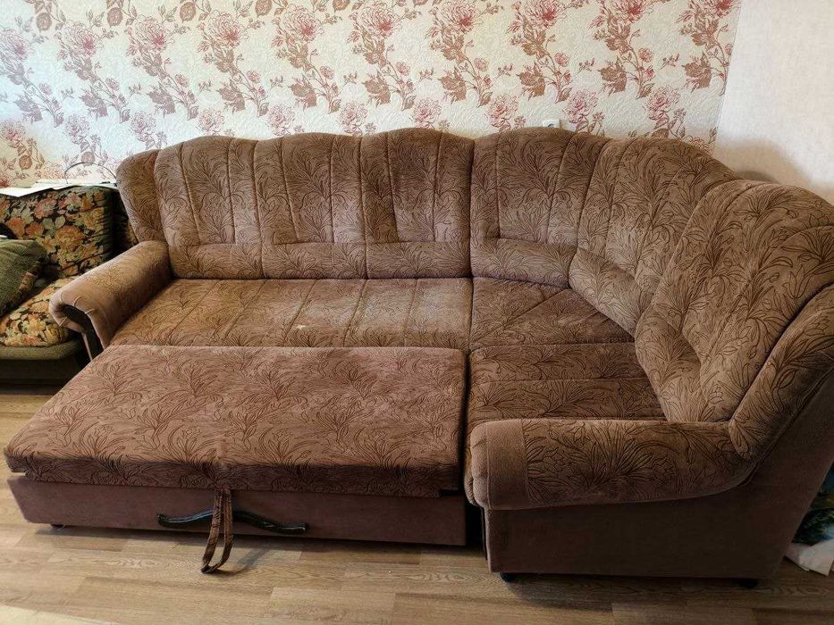 Продам угловой диван б/у