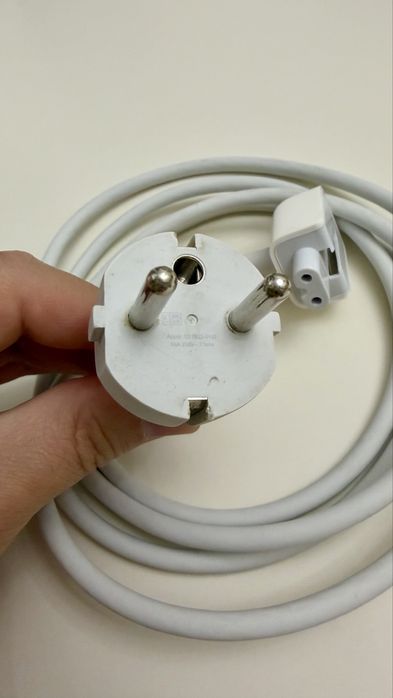 Кабель удлинитель (оригинал) Apple (EUR) на MacBook