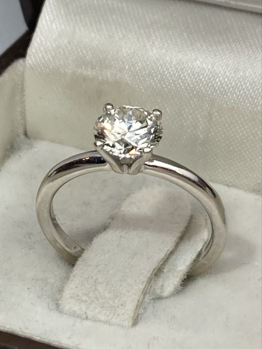 Inel solitaire aur alb cu diamant 1.05ct