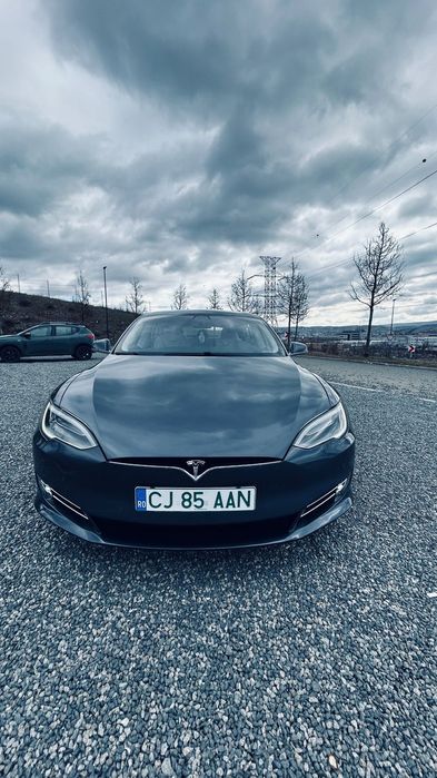 Tesla Model S Prim proprietar in Romania