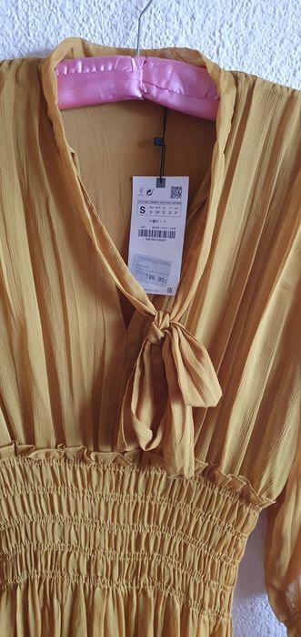 Rochie noua lunga  plisata  Zara S galben-mustar