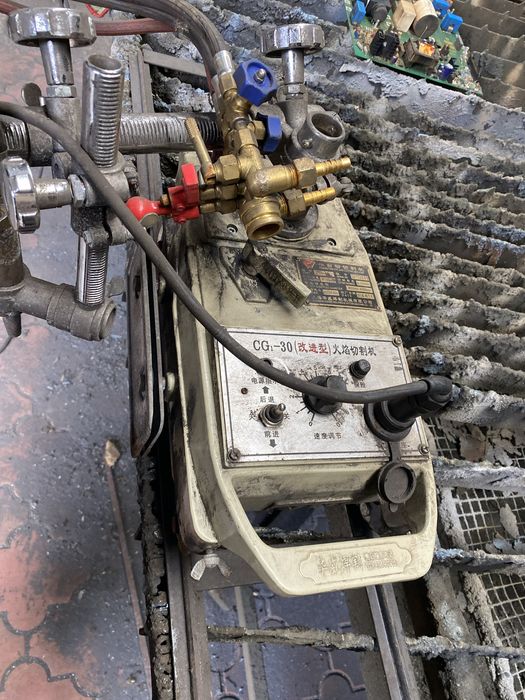 Aparat debitare tabla oxy gaz cu ghidaje ,carucior si tuburi oxigen