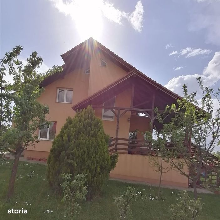 Zona Dumbravei, casa superba cu 10 ari teren