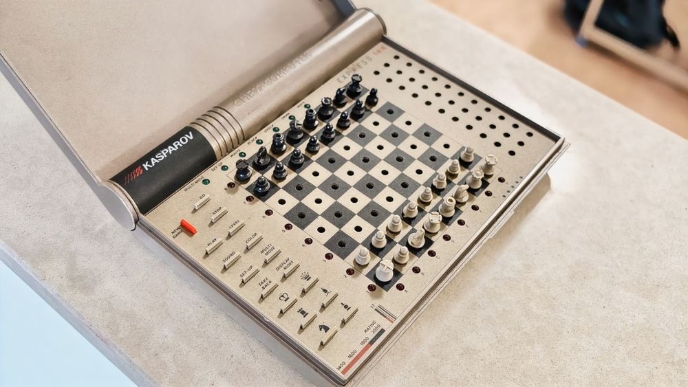 Joc de șah calculator Kasparov Express 16K