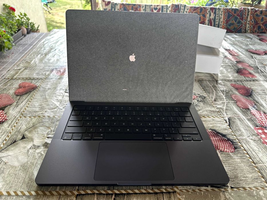 ЧИСТО НОВ! MacBook Pro M4 Pro 24GB 1TB model A3401 14 CPU 20 GPU Black
