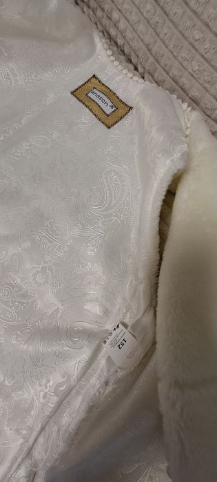 Vesta blanita, pentru fetite