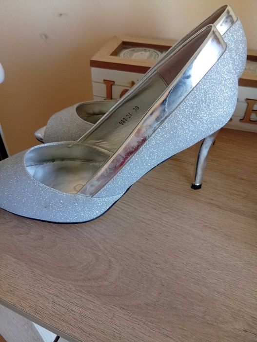 Продавам обувки -нови