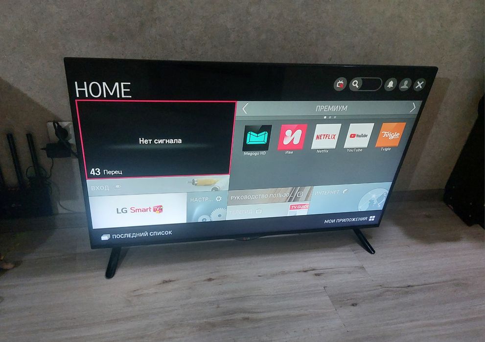 Большой 4К смарт телевизор LG 124см. Есть засвет.