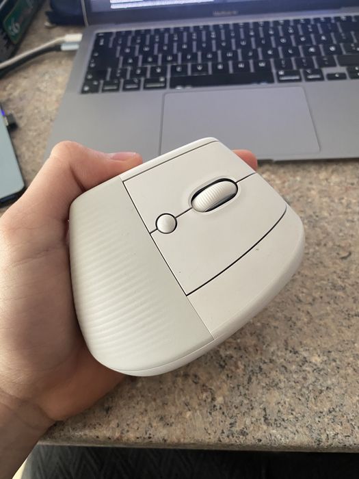 Mouse Logitech Lift vertical ergonomic offwhite