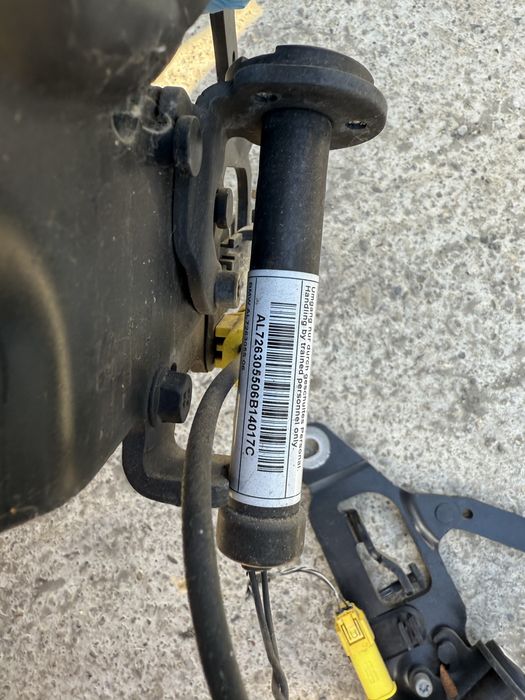 Balamale capota bmw f10 f11 capse pirotehnice capota bmw f10 f11