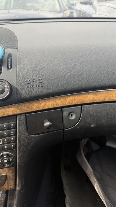 стойка за телефон мерцедес w211 mercedes