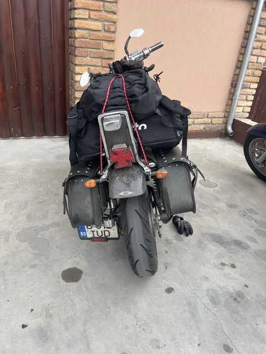 Suzuki intruder vs700