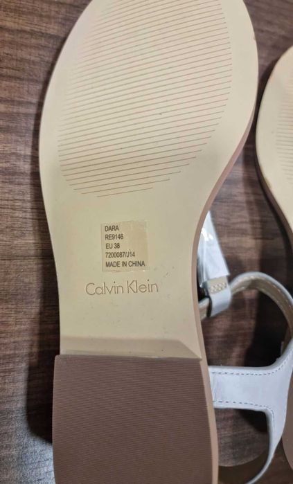 Равни дамски сандали Calvin Klein Jeans, модел Dara Shiny Vacchetta