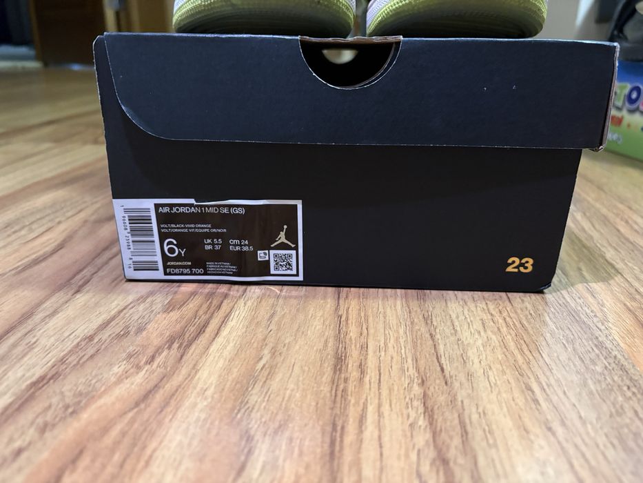 Air jordan 1 mid se (gs)