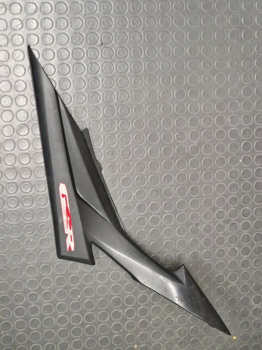 Пластмаса Кора Спойлер от Suzuki GSR600 2006г